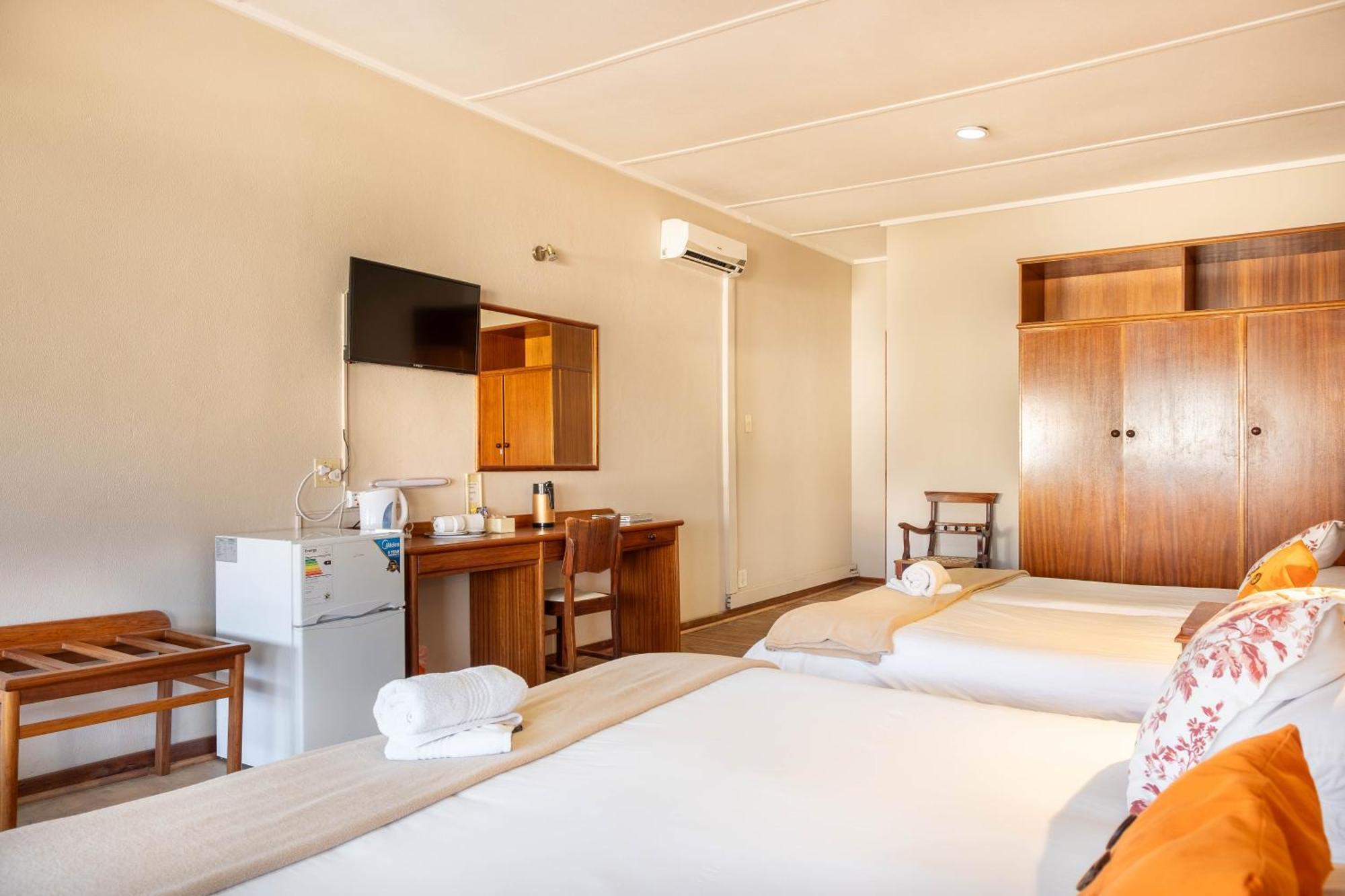 Karoo Country Inn Middelburg  Bagian luar foto