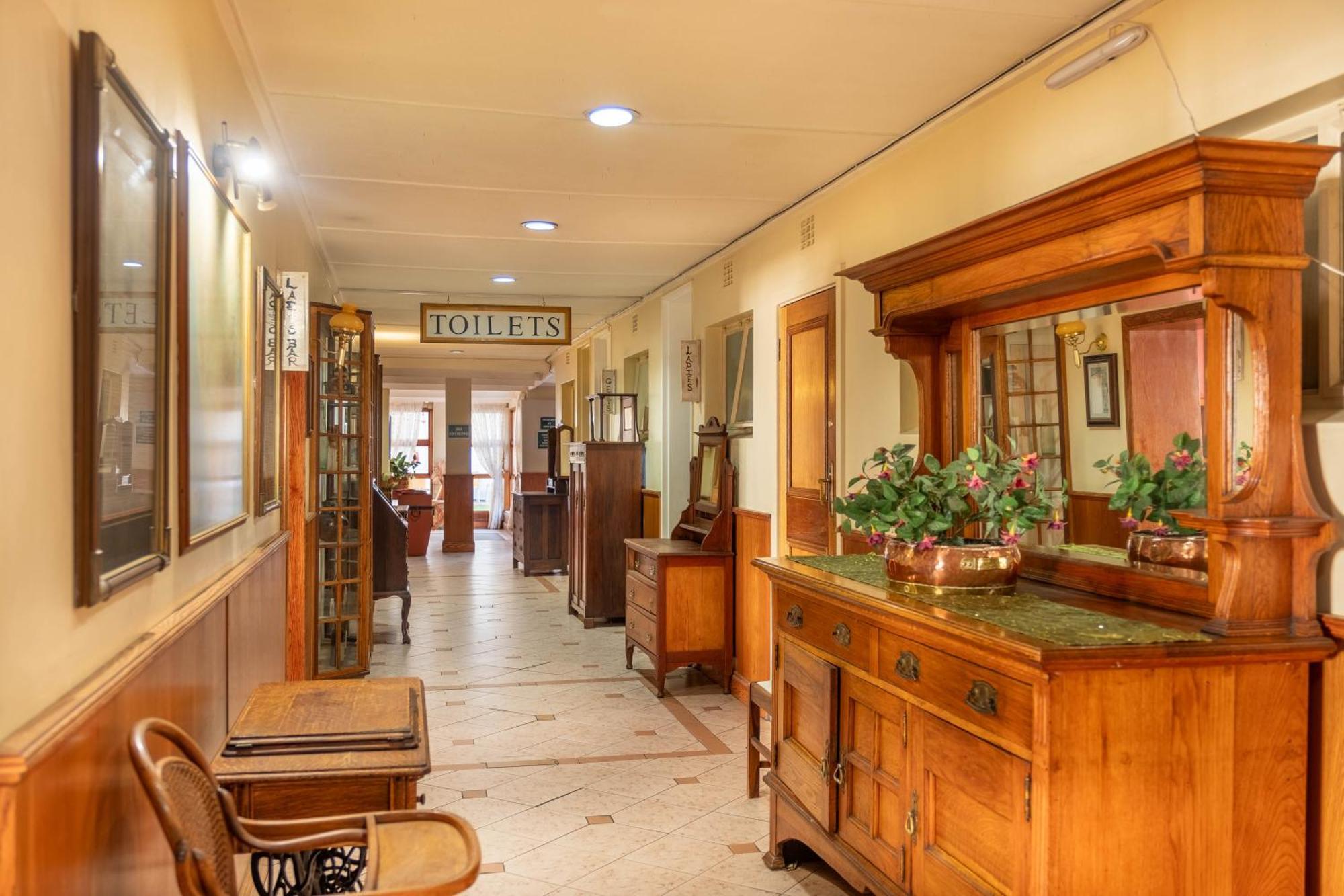 Karoo Country Inn Middelburg  Bagian luar foto
