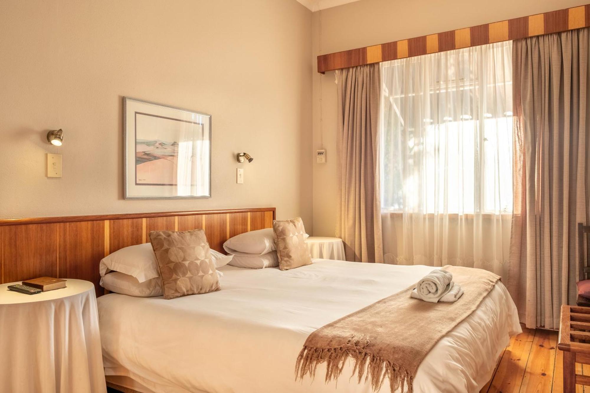 Karoo Country Inn Middelburg  Bagian luar foto