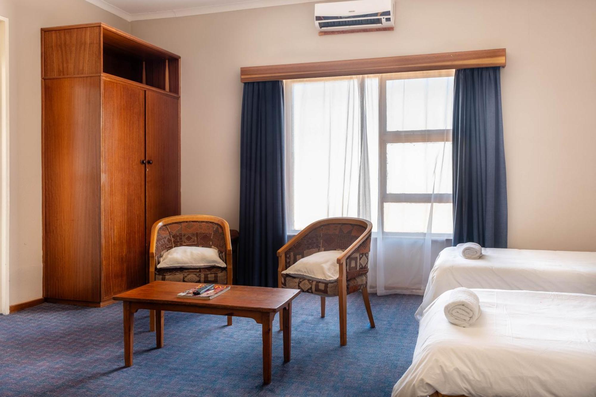 Karoo Country Inn Middelburg  Bagian luar foto
