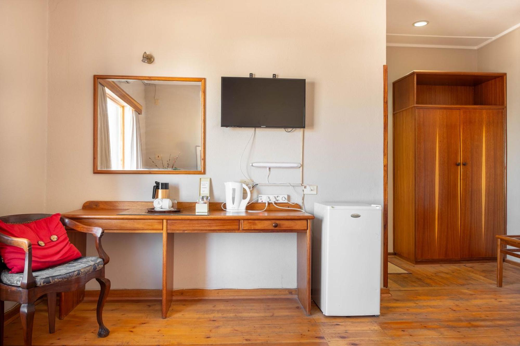 Karoo Country Inn Middelburg  Bagian luar foto
