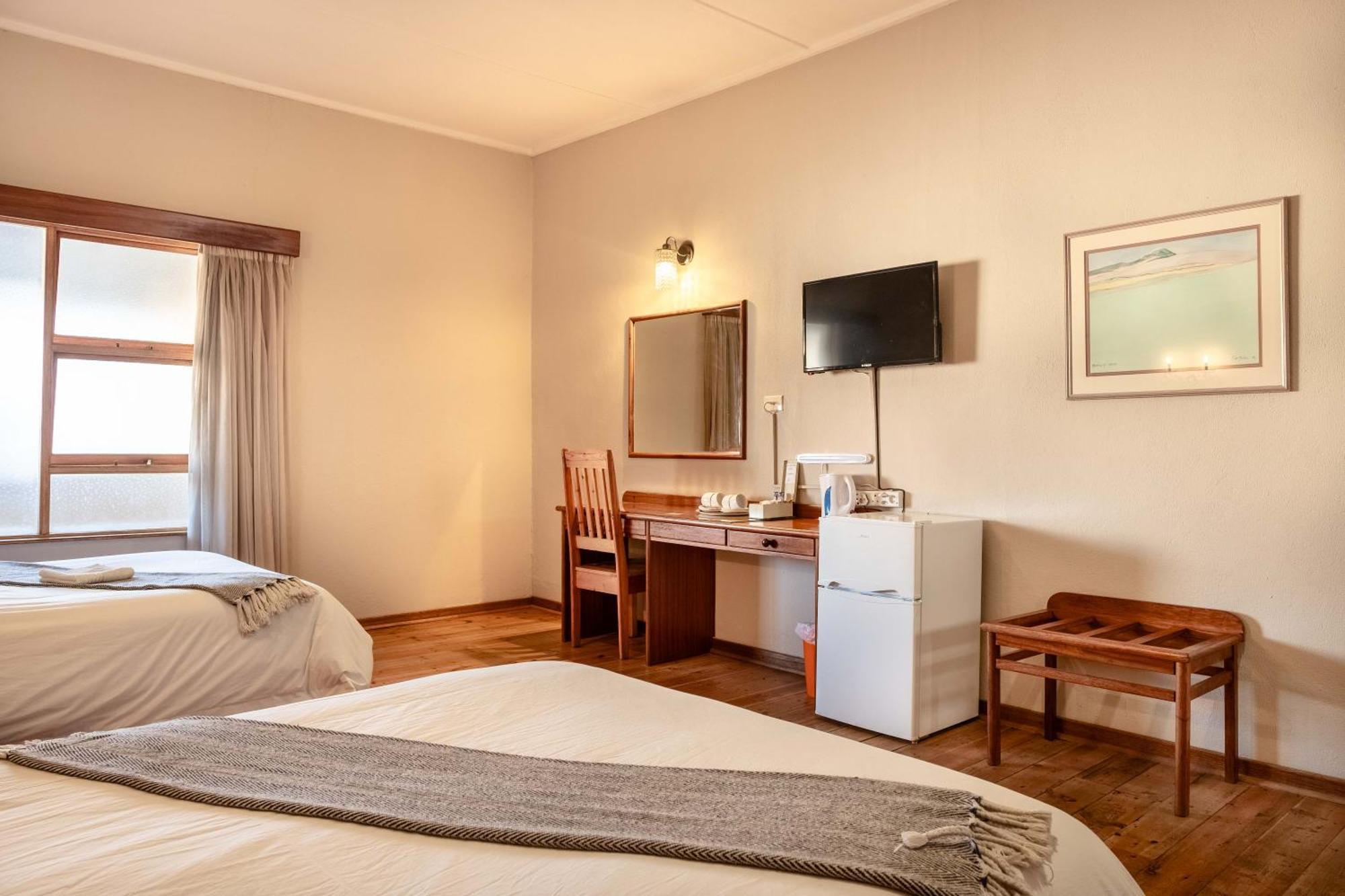 Karoo Country Inn Middelburg  Bagian luar foto