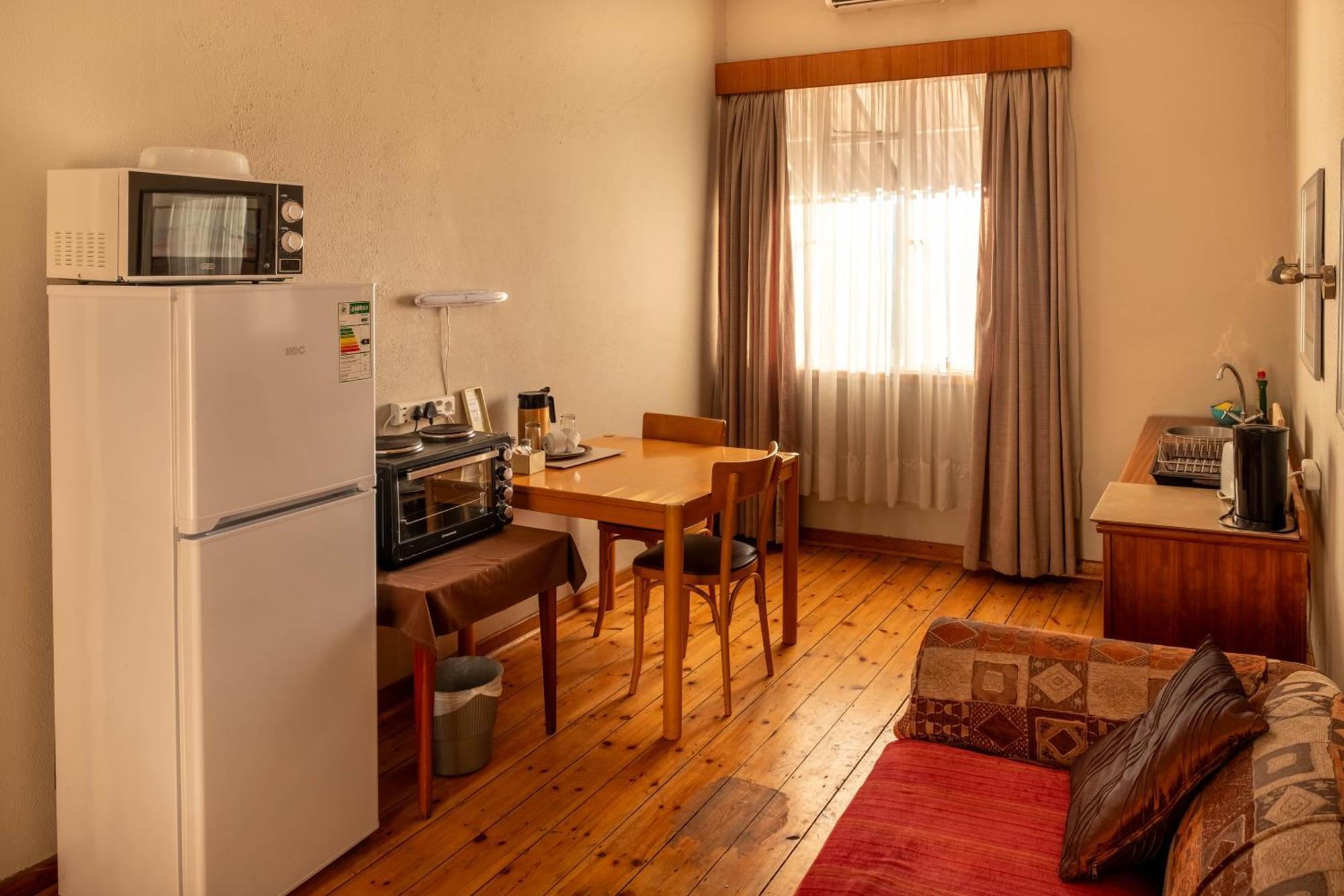 Karoo Country Inn Middelburg  Bagian luar foto