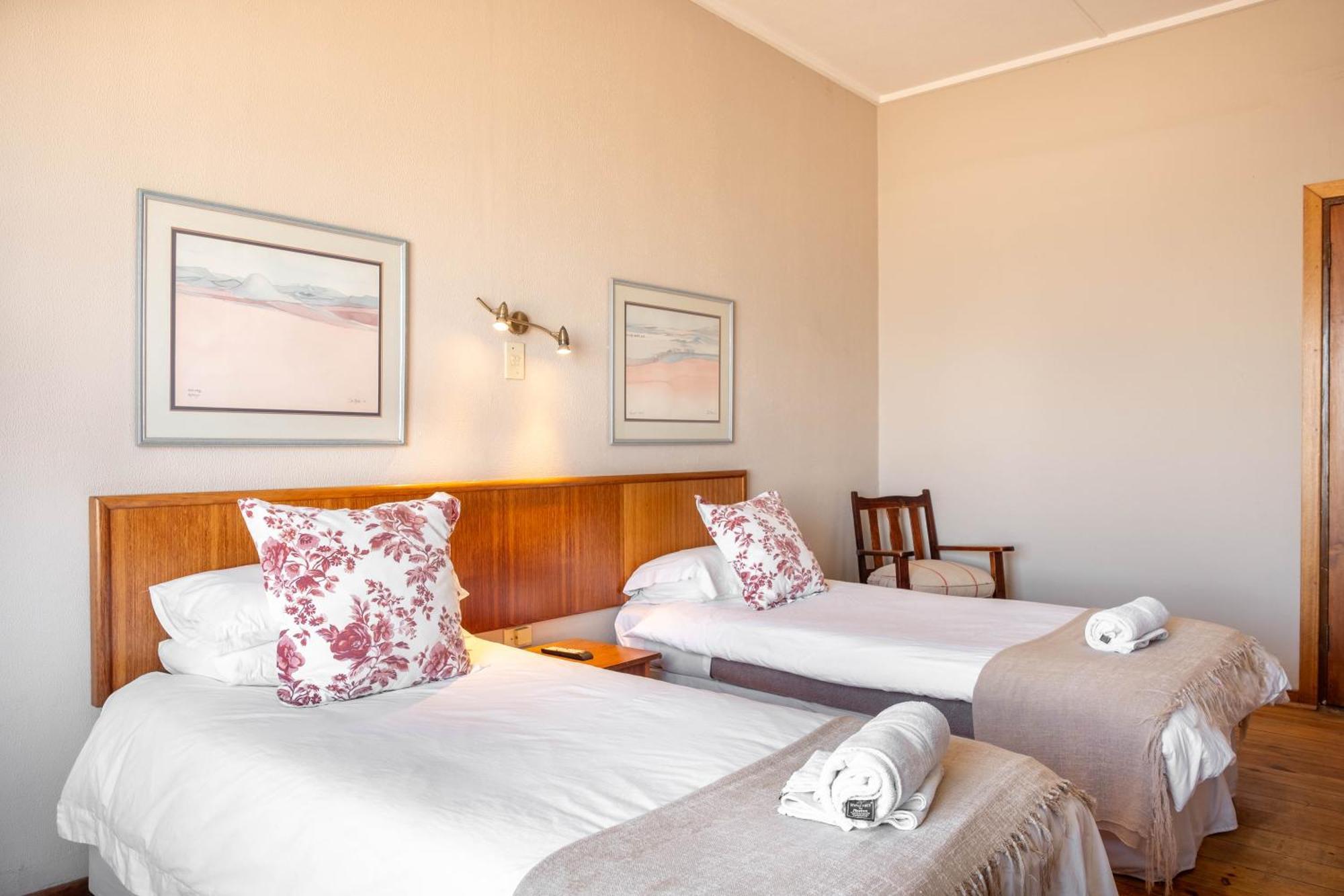 Karoo Country Inn Middelburg  Bagian luar foto