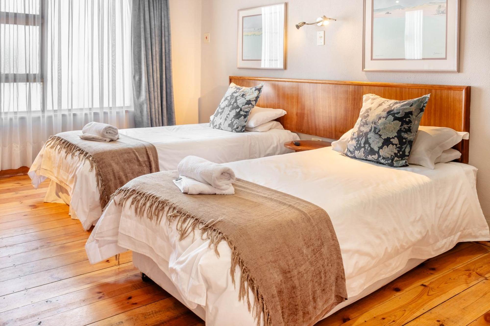 Karoo Country Inn Middelburg  Bagian luar foto