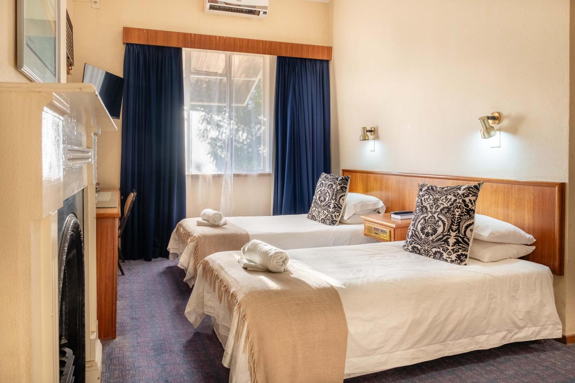 Karoo Country Inn Middelburg  Bagian luar foto