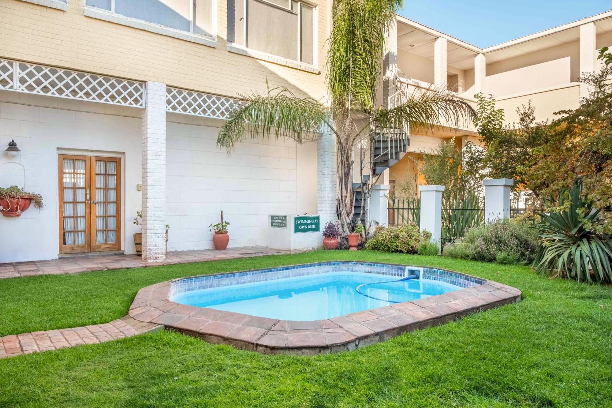 Karoo Country Inn Middelburg  Bagian luar foto