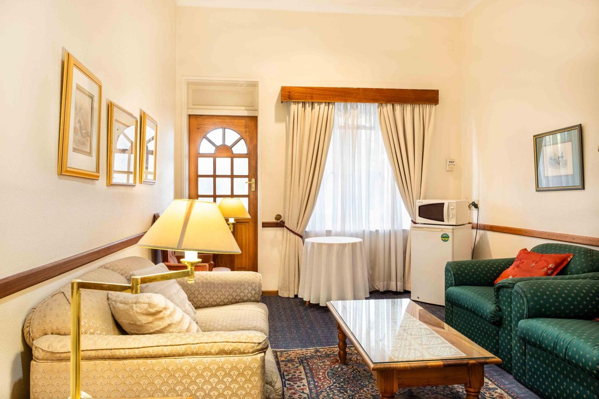 Karoo Country Inn Middelburg  Bagian luar foto