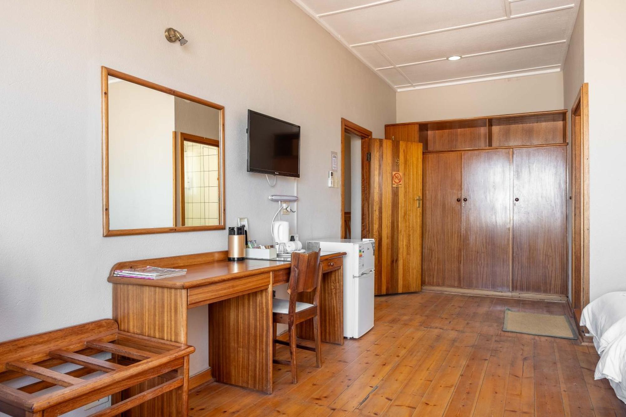 Karoo Country Inn Middelburg  Bagian luar foto